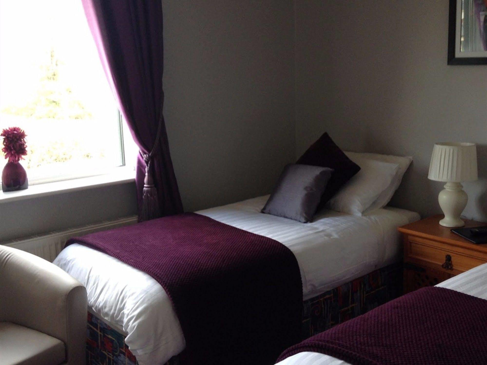 เอเลเมนส์ บี แอนด์ บี Hotel ลิสดูนวาร์นา ภายนอก รูปภาพ