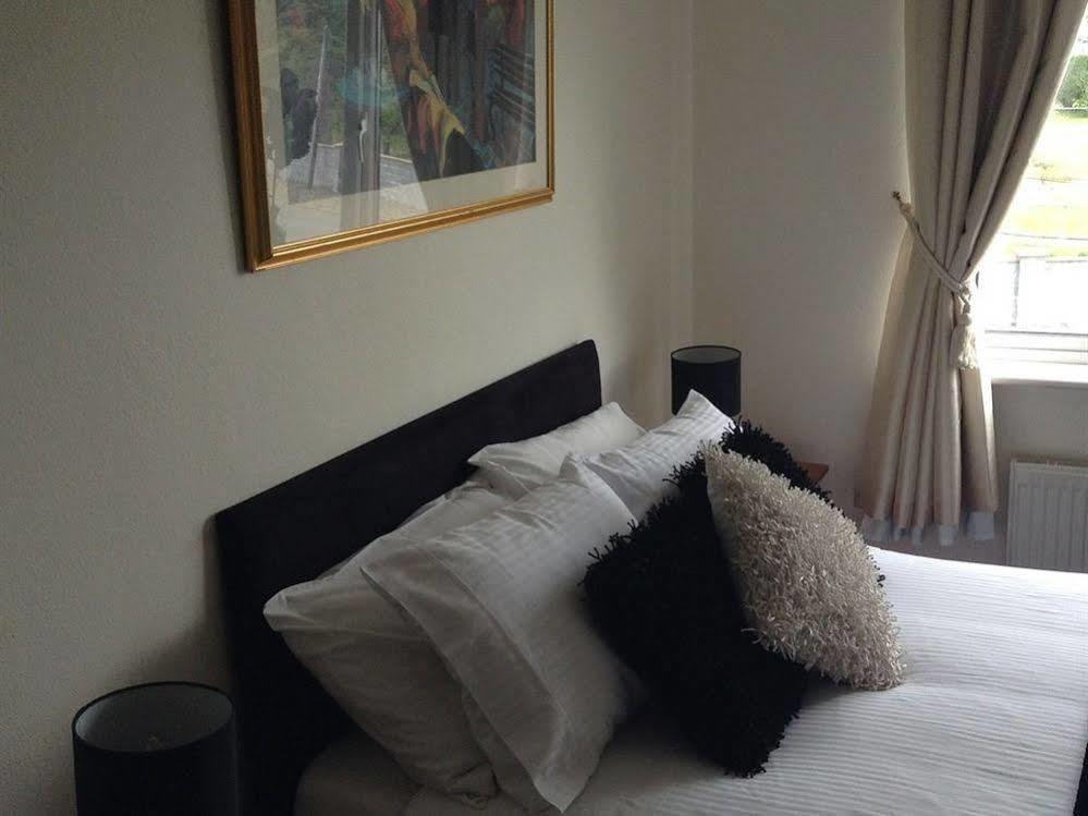 เอเลเมนส์ บี แอนด์ บี Hotel ลิสดูนวาร์นา ภายนอก รูปภาพ